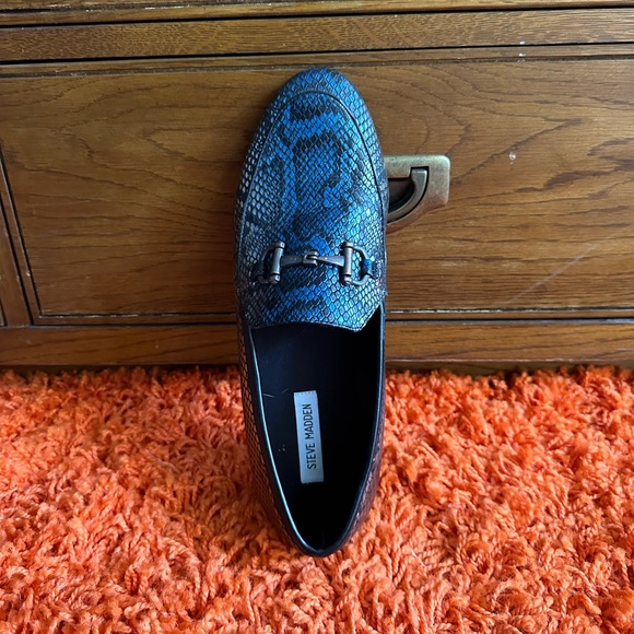 Steve Madden Multi Chrome Reptile Print Loafers, Size 10 - Picture 3 of 3